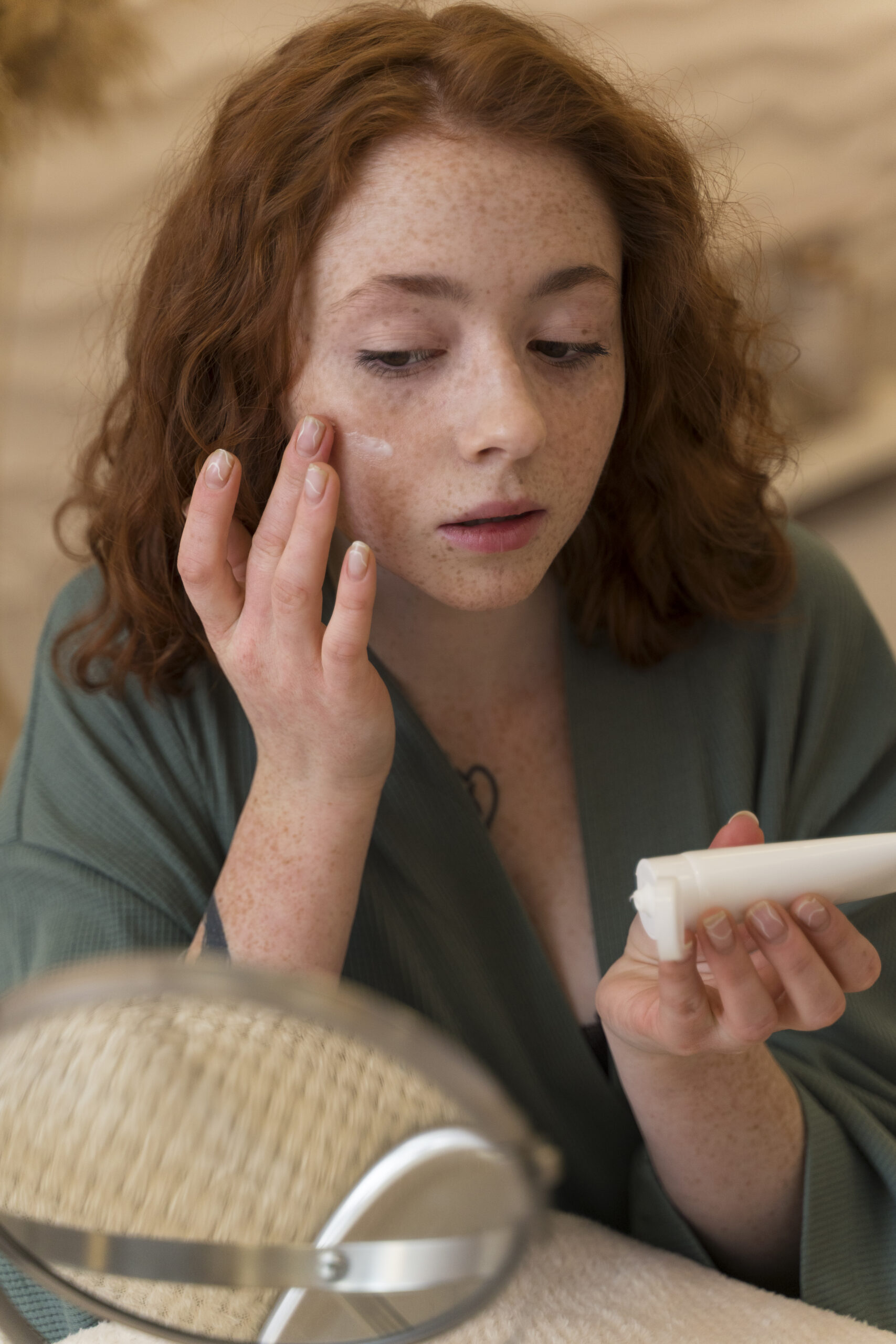 woman-applying-moisturizer-her-beauty-routine